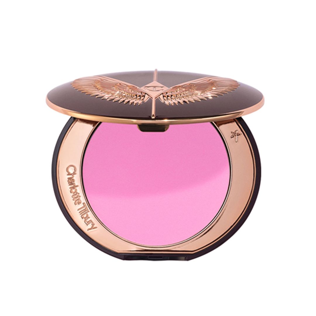 AIRbrush! Flawless Blush Blur en el tono Blushgasm, de Charlotte Tilbury (46 euros). Fórmula en polvo de acabado difuminado en un rosa frío que difunde la luz. 
