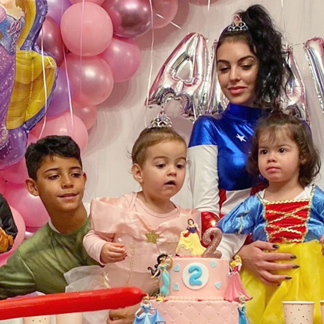 Alana Martina recibe como regalo de cumpleaños... ¡un retrato con papá!