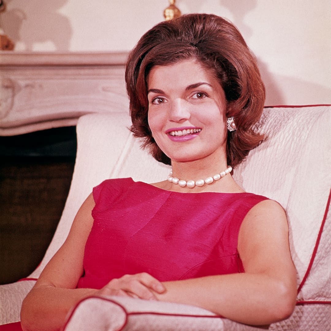 El traje vaquero de Jackie Kennedy vuelve a Zara y Mango 55 años después (y vas a querer copiarlo)