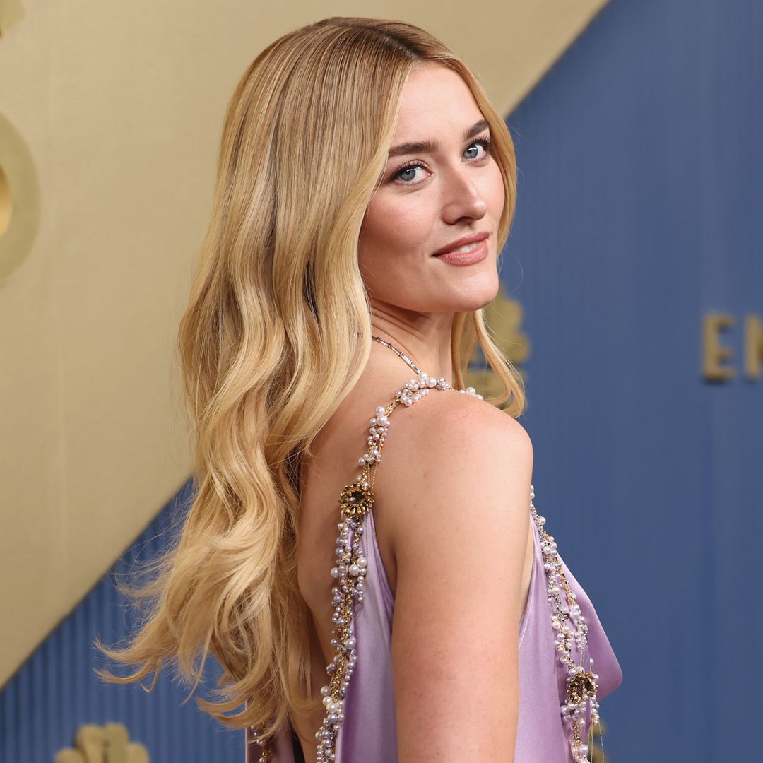 9 peinados con ondas vistos en los Emmy 2026 que se pedirán en las peluquerías este otoño