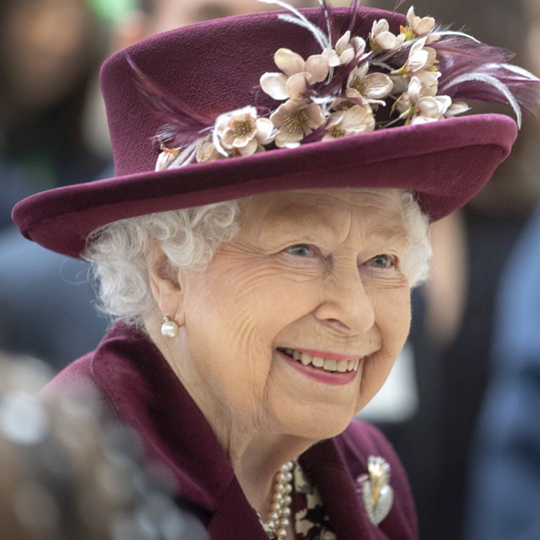 Isabel II anima a la vacunación y cuenta su experiencia: 'No duele nada'