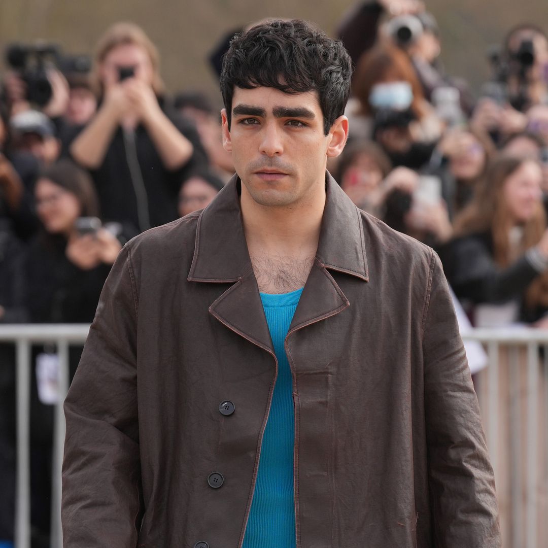 El actor Omar Ayuso muestra su apoyo incondicional a Eduardo Casanova tras visibilizar que tiene VIH: "Es admirable lo que ha hecho"