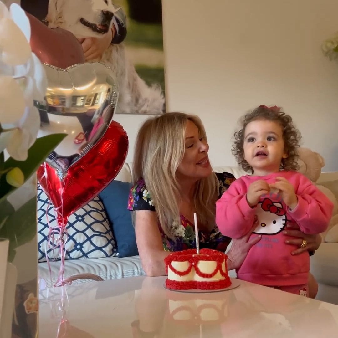 Rodeada de regalos, Anita, la nieta de Ana Obregón, celebra su segundo cumpleaños 