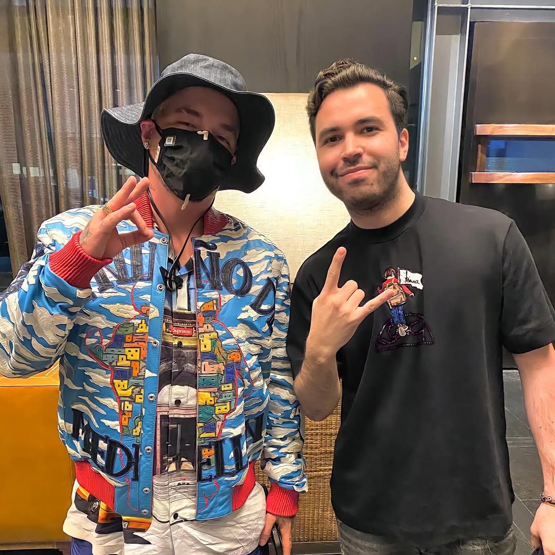 El diseñador compartió el emotivo momento junto al colombiano.