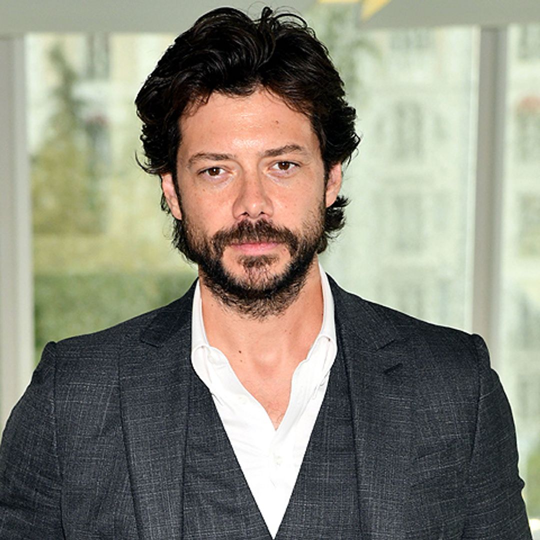 Todo lo que se esconde detrás del actor del momento, Álvaro Morte