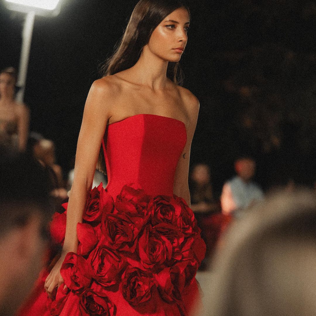 Redondo Brand rinde homenaje a México, al color y al trabajo artesanal en un desfile con mariachis al que no faltó Isabel Preysler