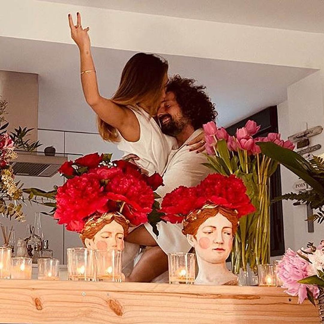 El derroche de romanticismo del reportero José Antonio León para pedir matrimonio a su chica