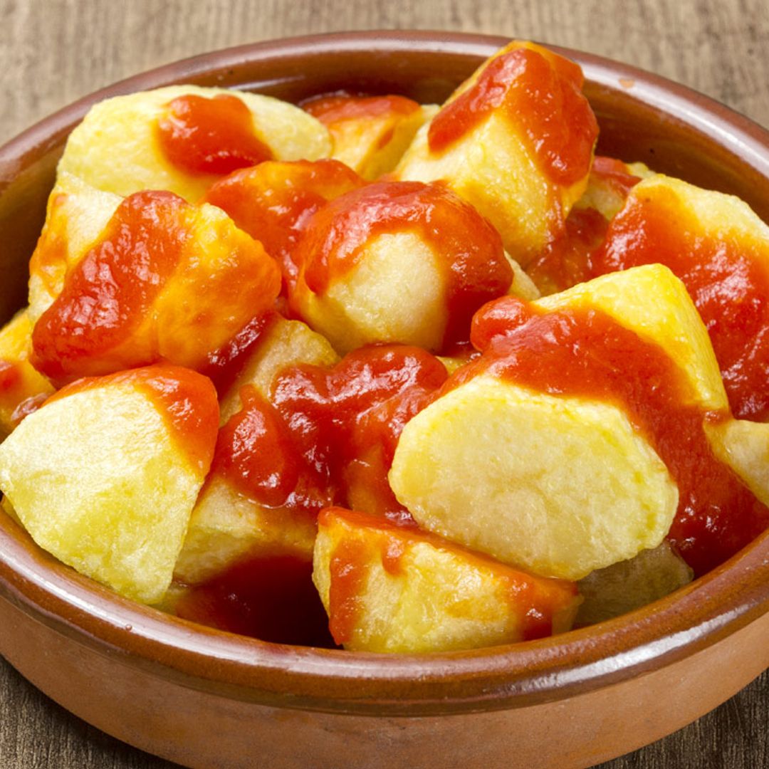 Patatas bravas y otras recetas míticas del restaurante madrileño Arzabal