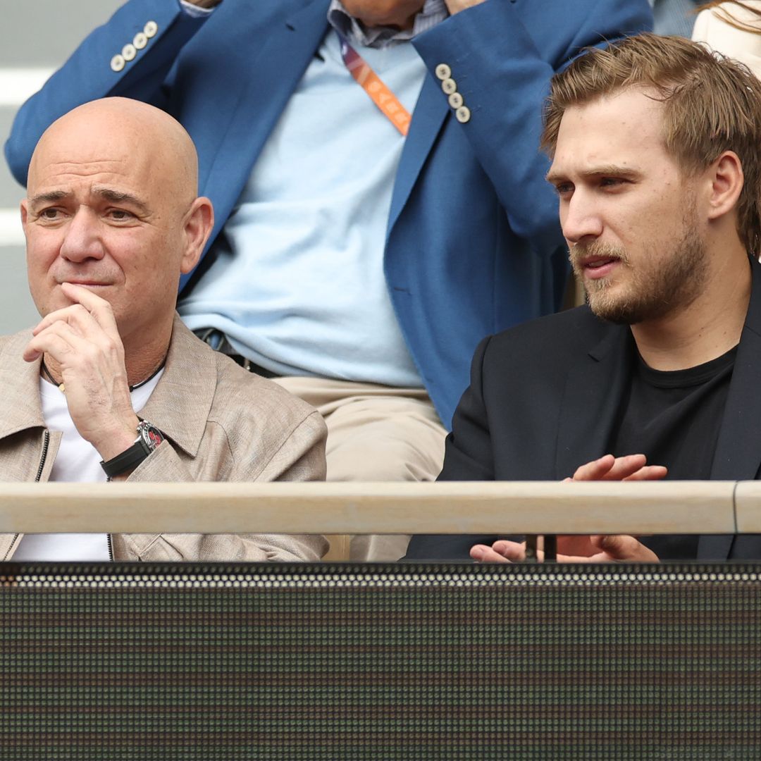 Así es el atractivo hijo de 24 años de Andre Agassi que se ha convertido en el inesperado protagonista de Roland Garros