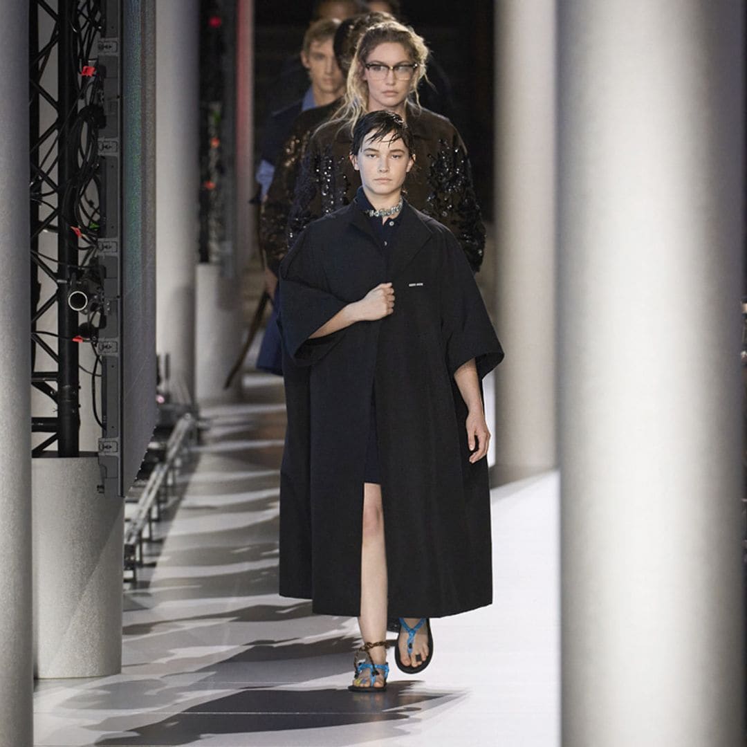 ¿Reconocerías a la premiada actriz que ha sido la estrella del desfile de Miu Miu junto a Gigi Hadid?
