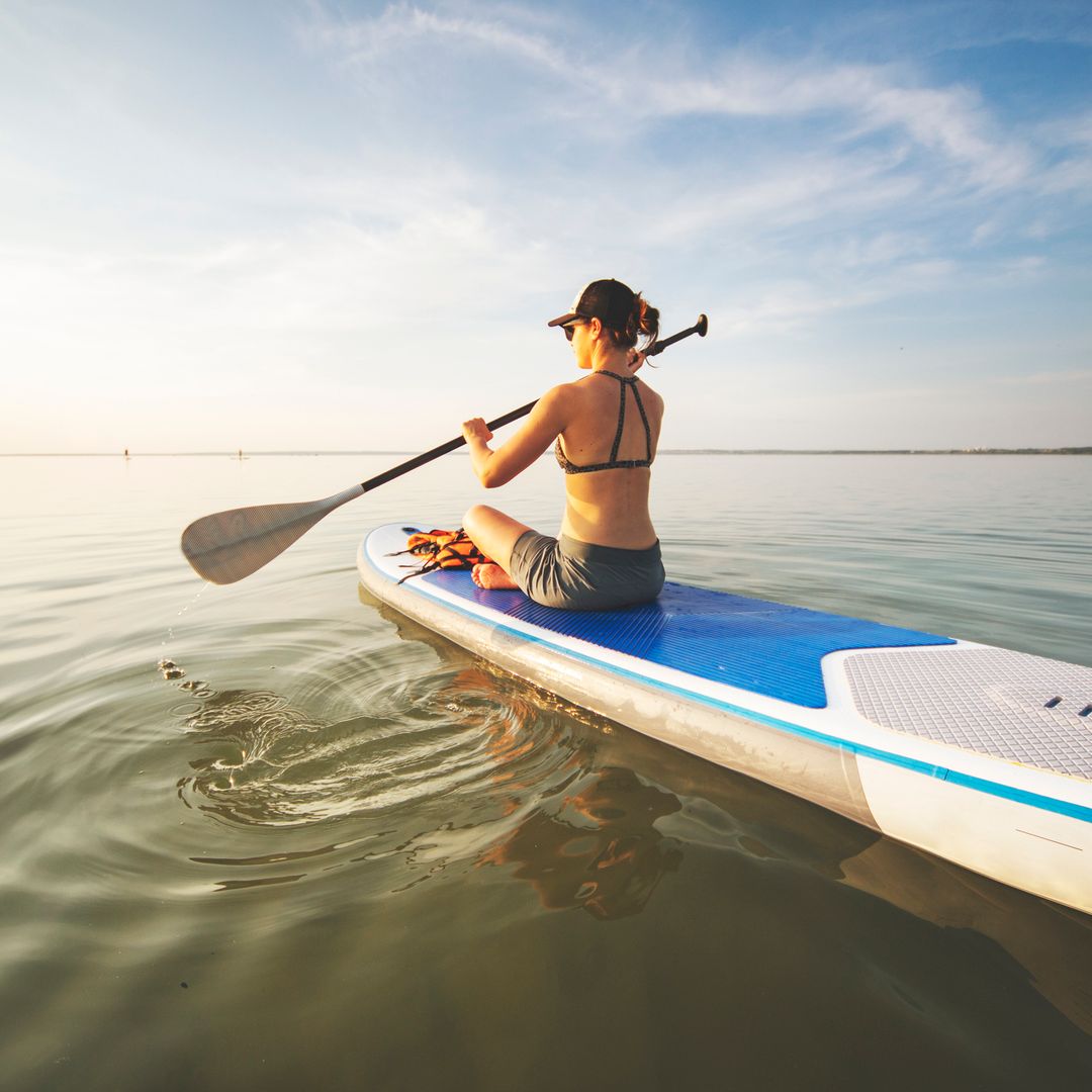 La mejor tabla de paddle surf para llevar a tus viajes es esta: inflable, superventas y con más de 245€ de descuento