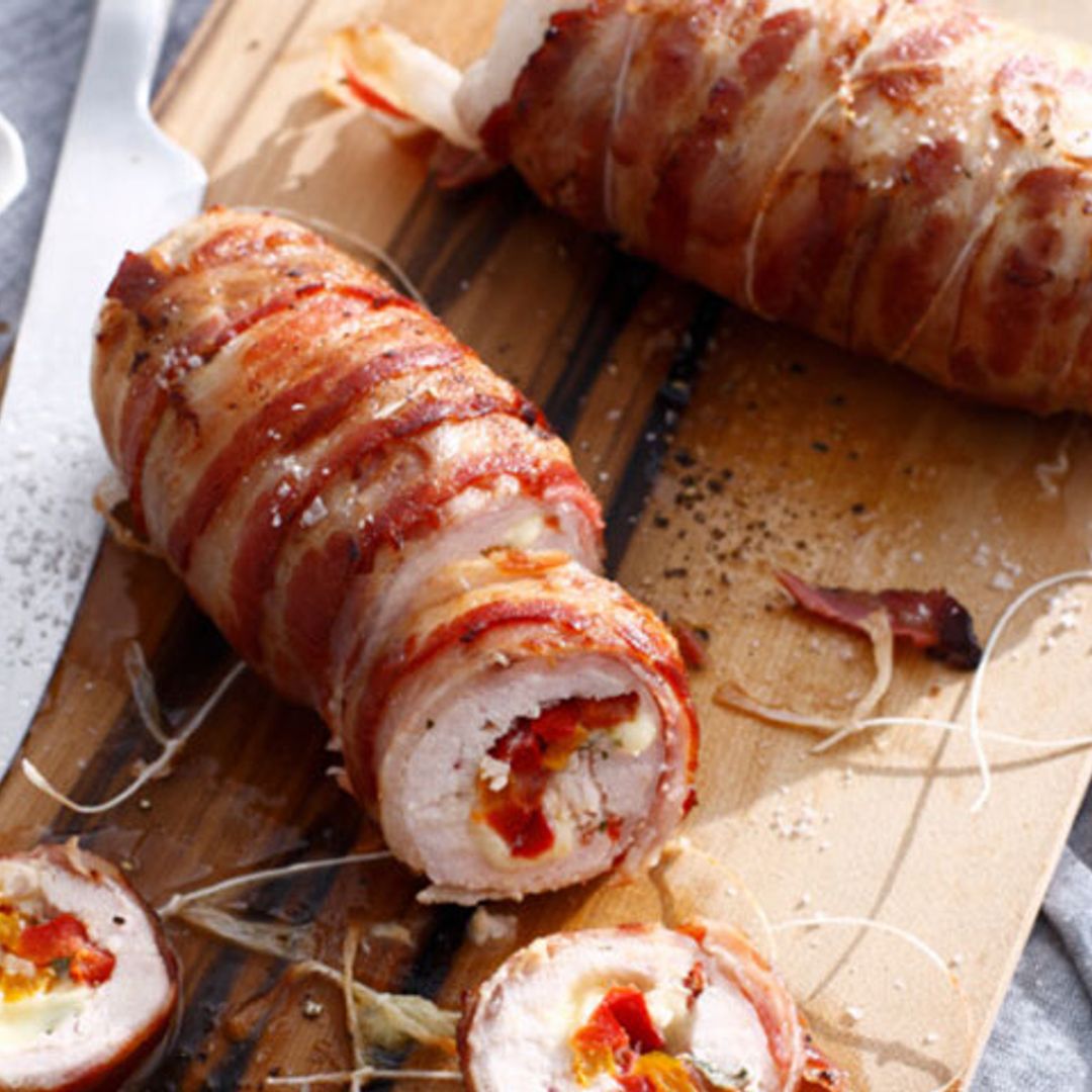 Pollo relleno de verduras y queso con puré de patata