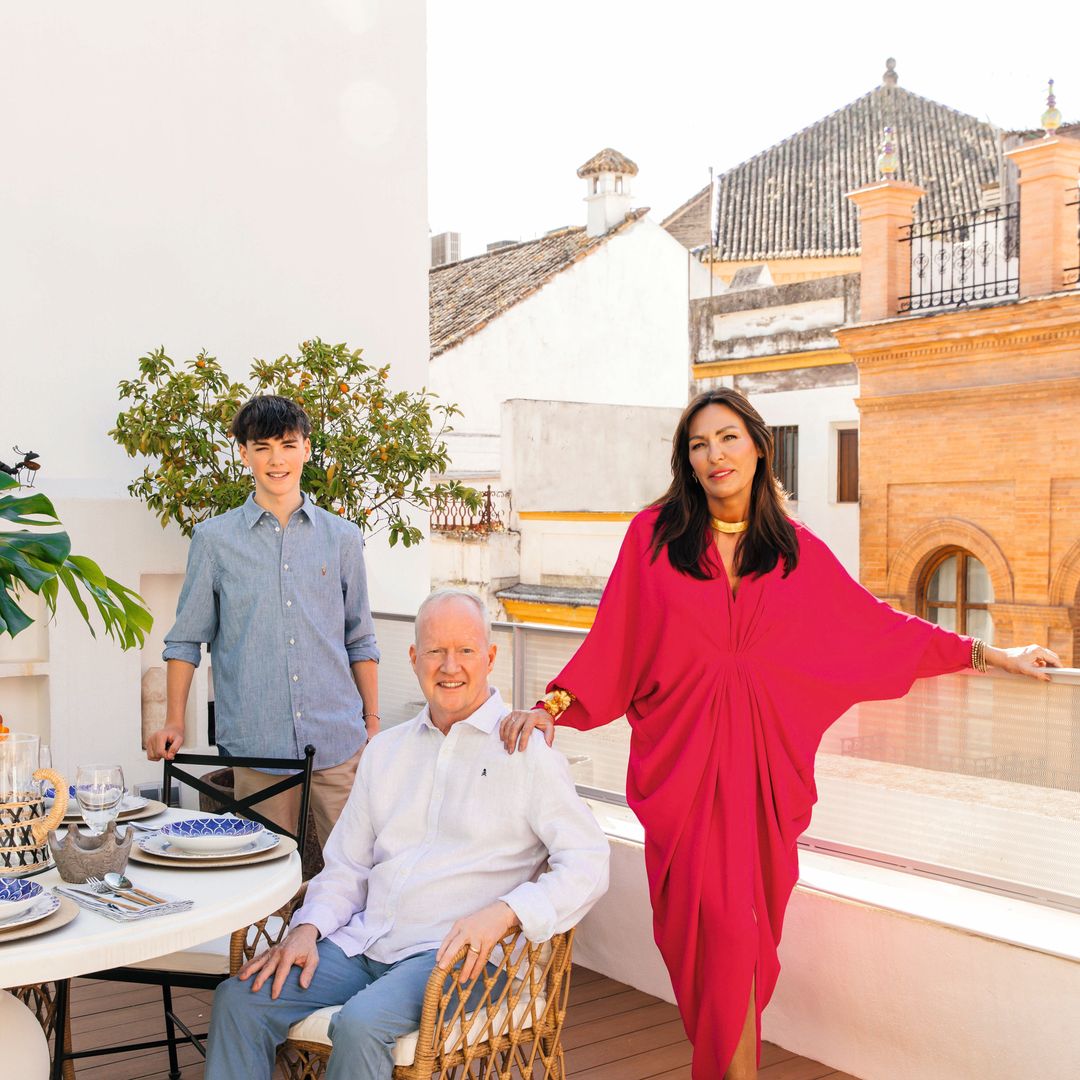 Entramos en la espectacular casa en Sevilla del 'rey de las almendras', Daniel Cummings, y su mujer, Yolanda Nieto: "Lo que más nos cautivó fue la luz natural"