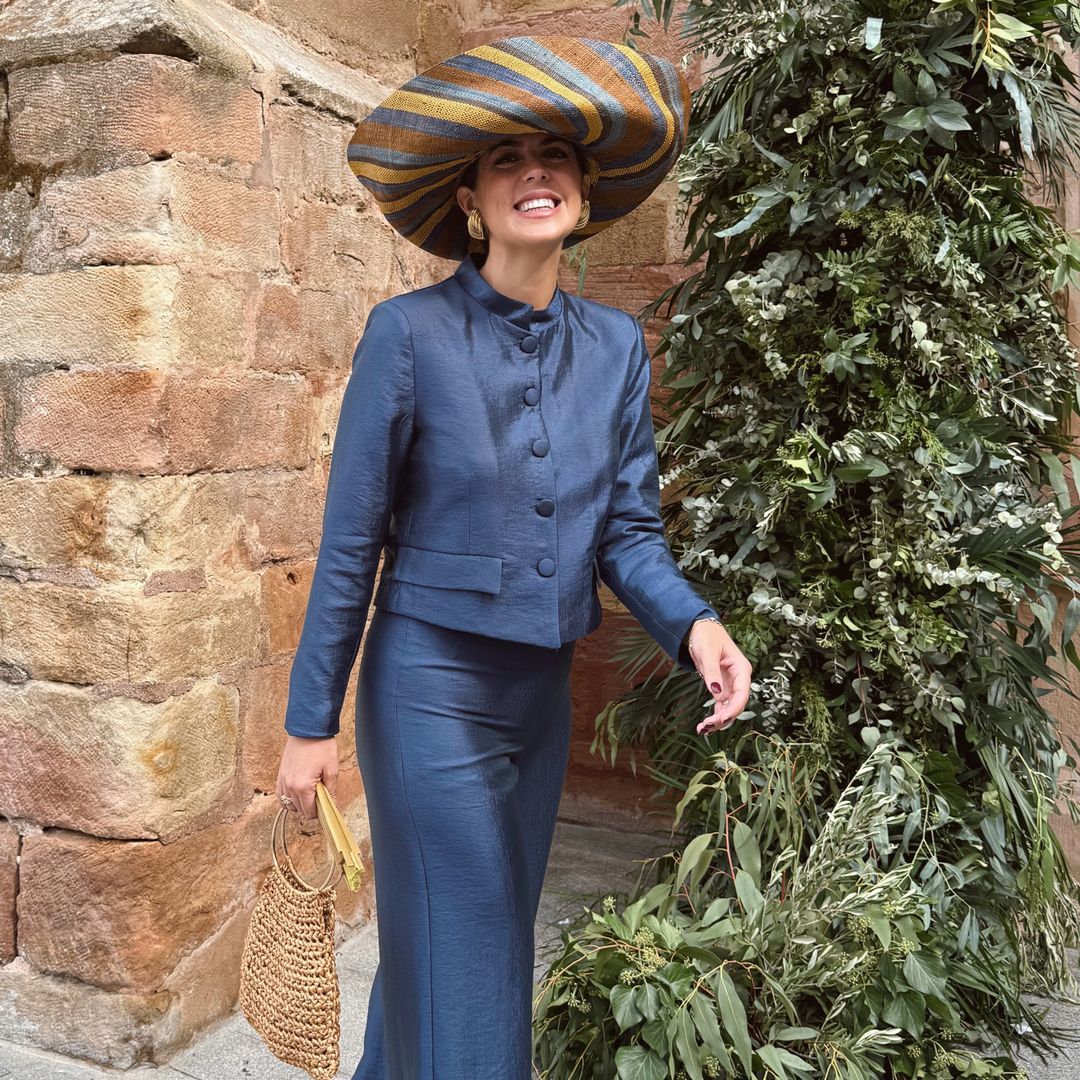 Del vestido con el drapeado que ya llevó la reina Letizia al traje satinado que reinventa la moda de invitada: los 11 looks más elogiados del fin de semana