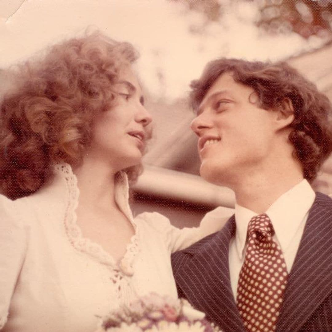 Bill y Hillary Clinton celebran 50 años de casados y abren el álbum de su boda