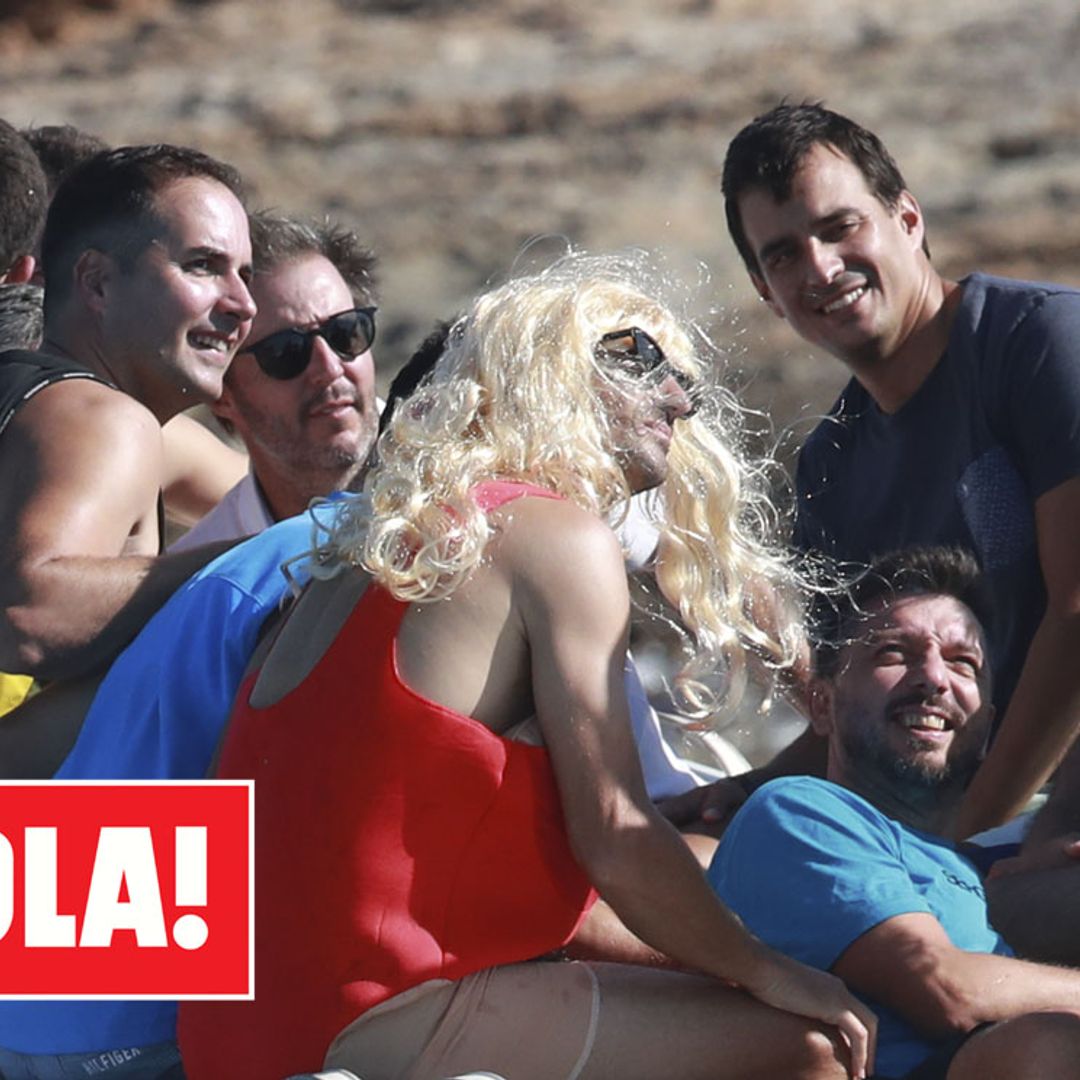 ¡A lo Pamela Anderson! La divertida despedida en alta mar de Tommy Robredo como una vigilante de la playa
