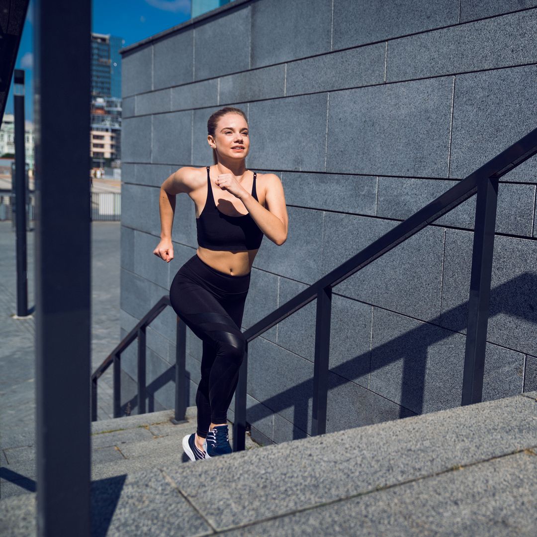 Snacks de movimiento: el entrenamiento de 1 minuto que te pone más en forma que el gimnasio
