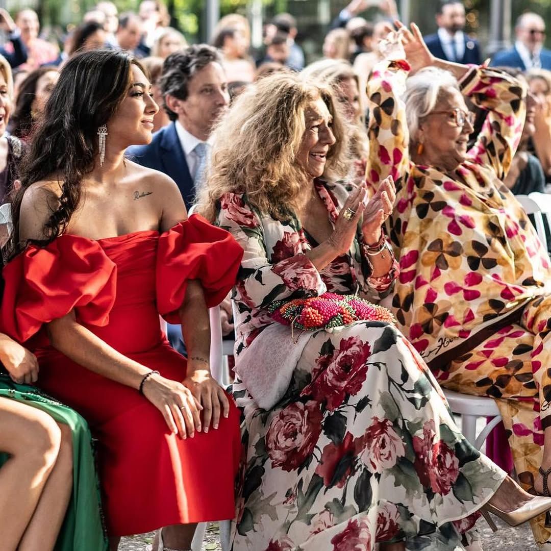 La emoción de Lolita Flores en la boda de su ahijada: 'Ya os tocaba a los dos ser felices'