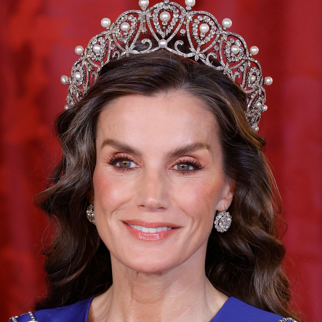 Doña Letizia, la reina que sabe reinventarse con sus cambios de look: de sus ondas sin precedentes a su coleta 'bubble'