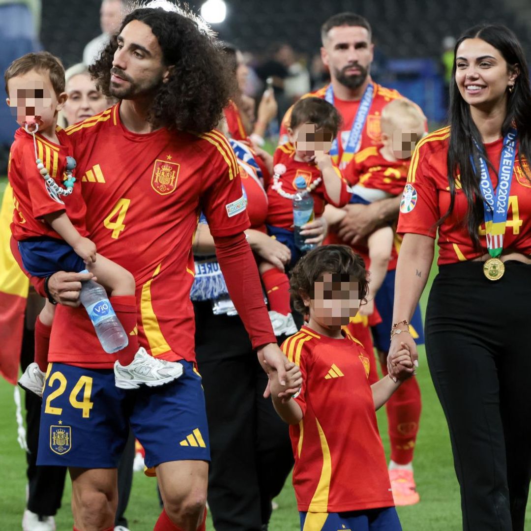 Claudia Rodríguez y Marc Cucurella junto a sus hijos en la celebración de la Eurocopa 2024