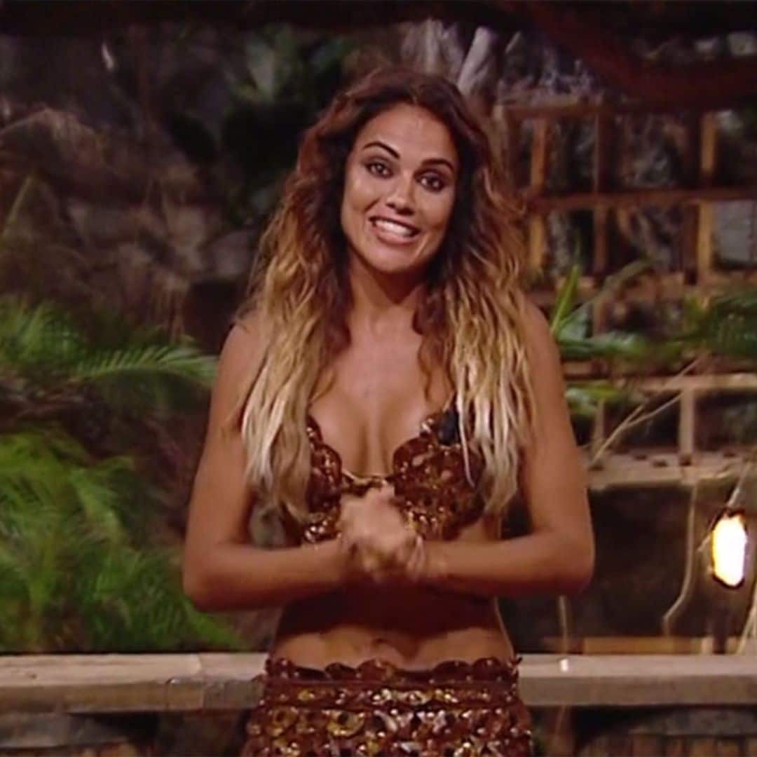 Lara Álvarez despide la palapa después de que se conozca el nombre de los dos primeros finalistas