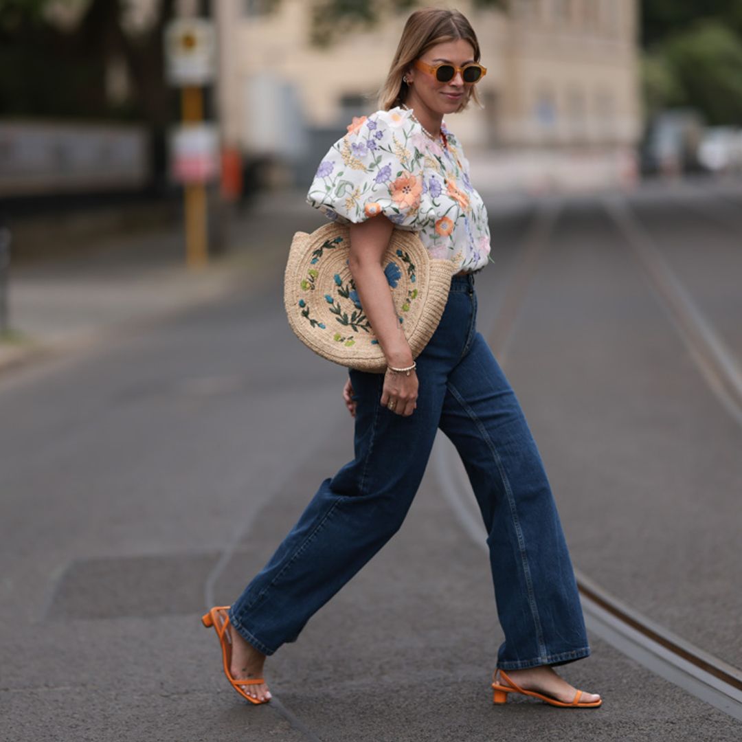 Nuestra estilista propone los mejores looks con tacón cómodo para que no sufran tus pies este verano