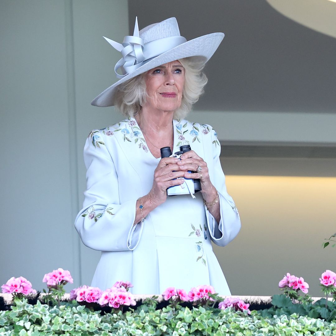 La reina Camilla saca la artillería pesada en 'Royal Ascot': el espectacular broche de Isabel II que esconde uno de los diamantes más famosos del mundo