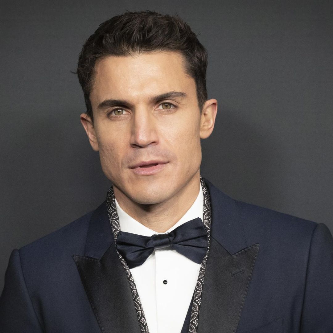 Álex González habla como nunca en ¡HOLA! de las mujeres de su vida: de Chenoa a María Pedraza