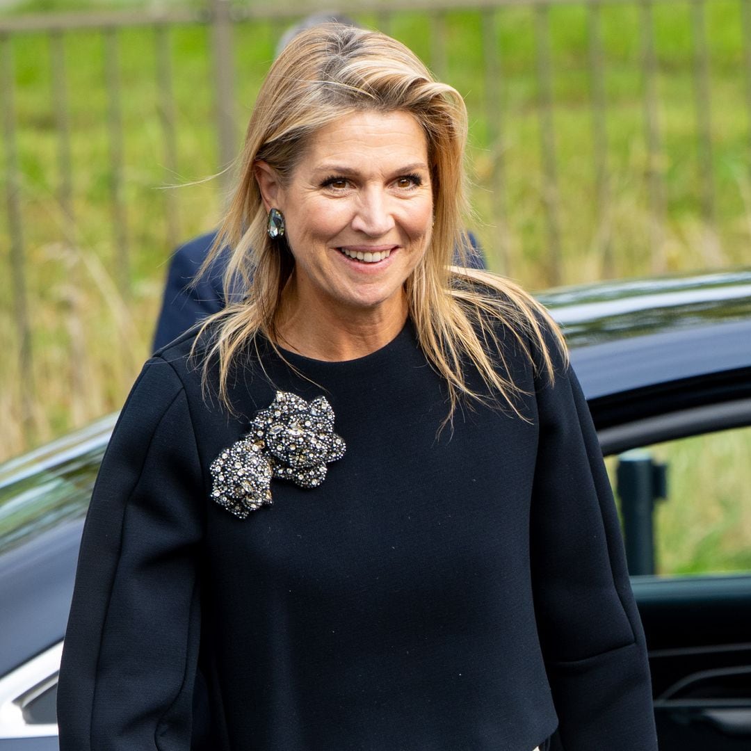 Máxima de Holanda sorprende en sudadera y con un megabroche de cristales en su visita oficial a Houten
