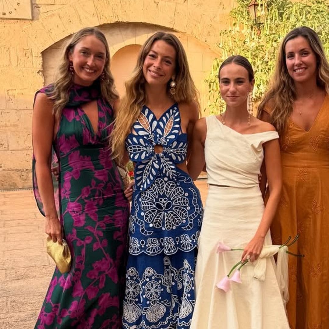 Belén Écija se va de boda con un vestido alquilado de escote flor