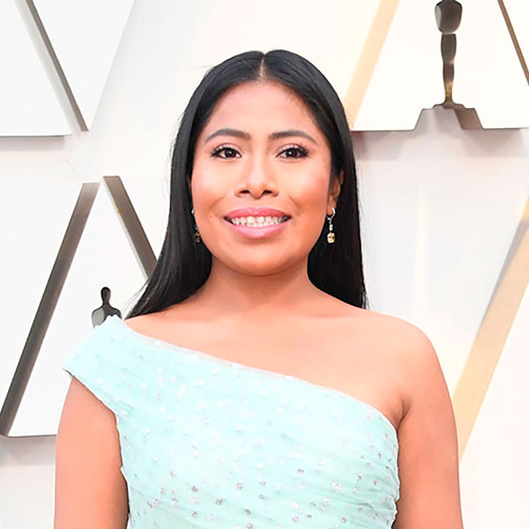 Una serenata, un ramo de rosas y la frase 'Te amo', las pruebas de que Yalitza Aparicio podría estar enamorada