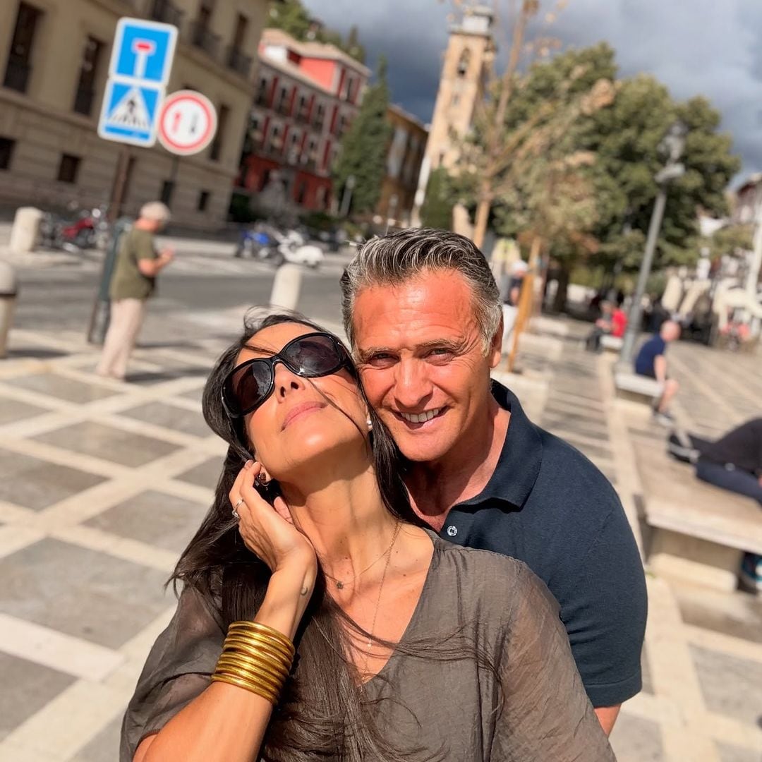 Juan Soler y Paulina Mercado presumen nuevas fotos de su tour del amor por España