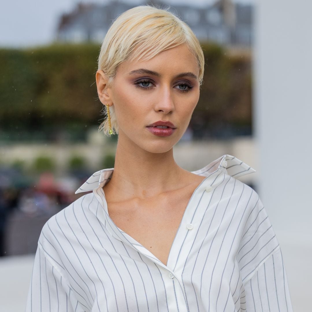 Iris Law en el desfile de Dior Primavera/Verano 2023