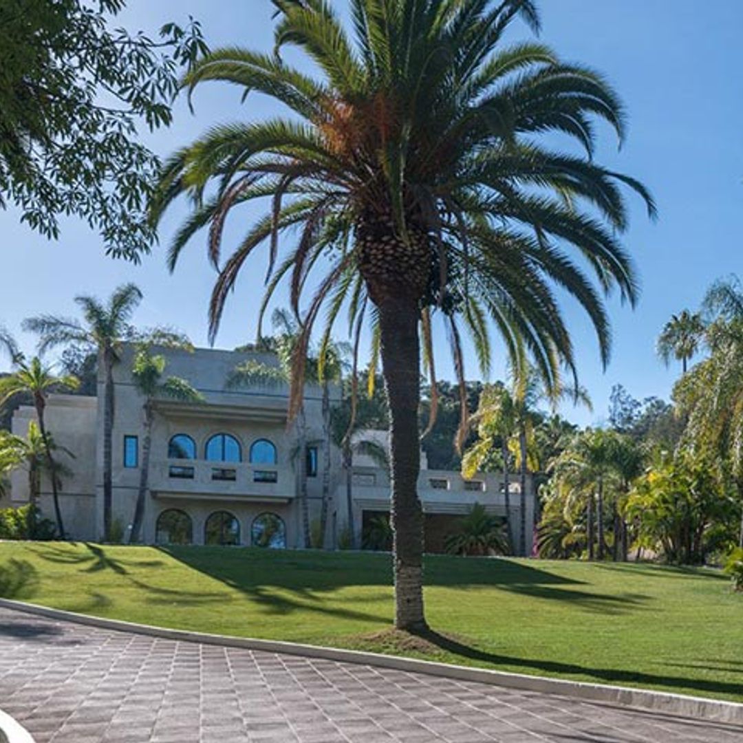 La 'ex mansión' de Cher y Eddie Murphy en Beverly Hills se vende por 75 millones de euros