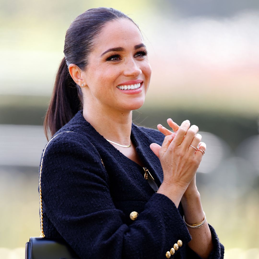 El vídeo de Meghan Markle divirtiéndose con uno de sus hijos en el jardín de su casa