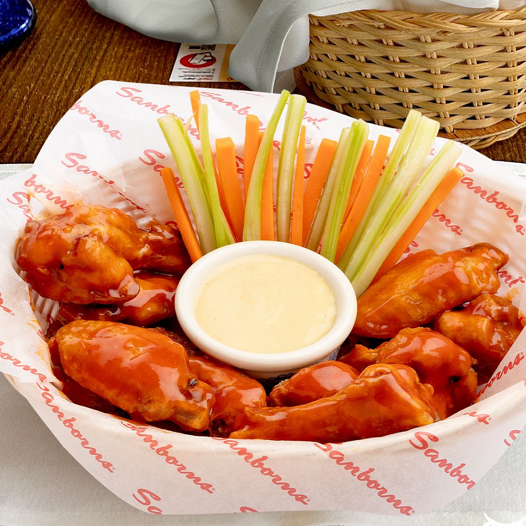 Las alitas y boneless son el platillo clásico de esta temporada.
