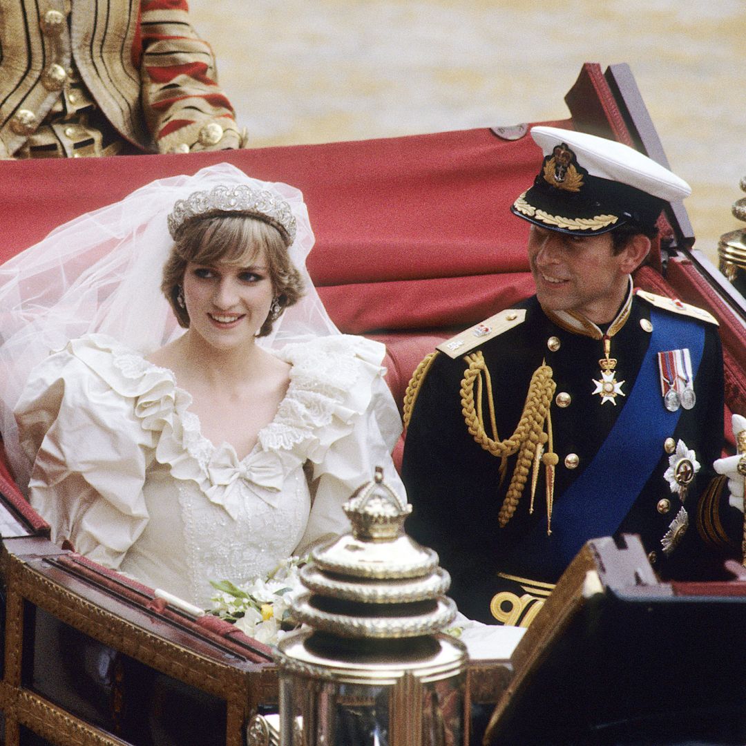 El príncipe Carlos y Diana de Gales en su boda el 29 de julio de 1981 en Londres, Inglaterra.