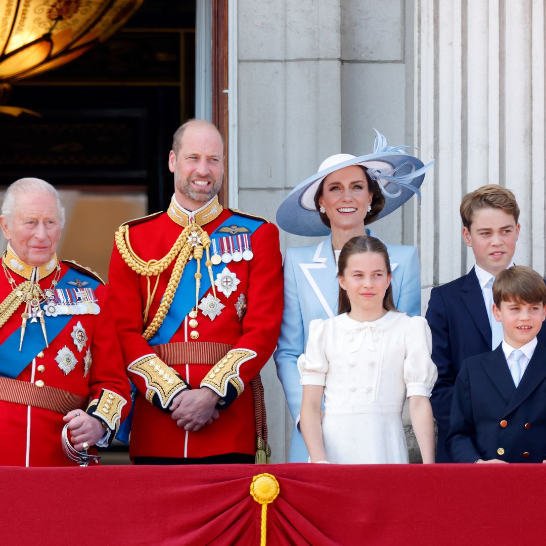 La Familia Real Británica celebra la llegada de un nuevo bebé: 'Más que enamorados'
