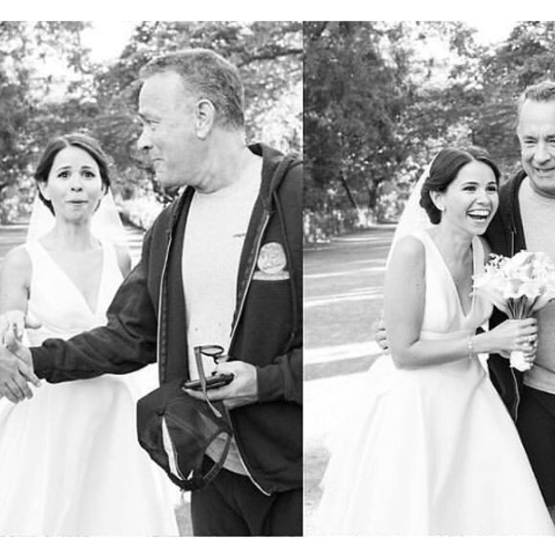 ¿Es el padrino, un testigo…? No, es Tom Hanks colándose en su álbum de boda