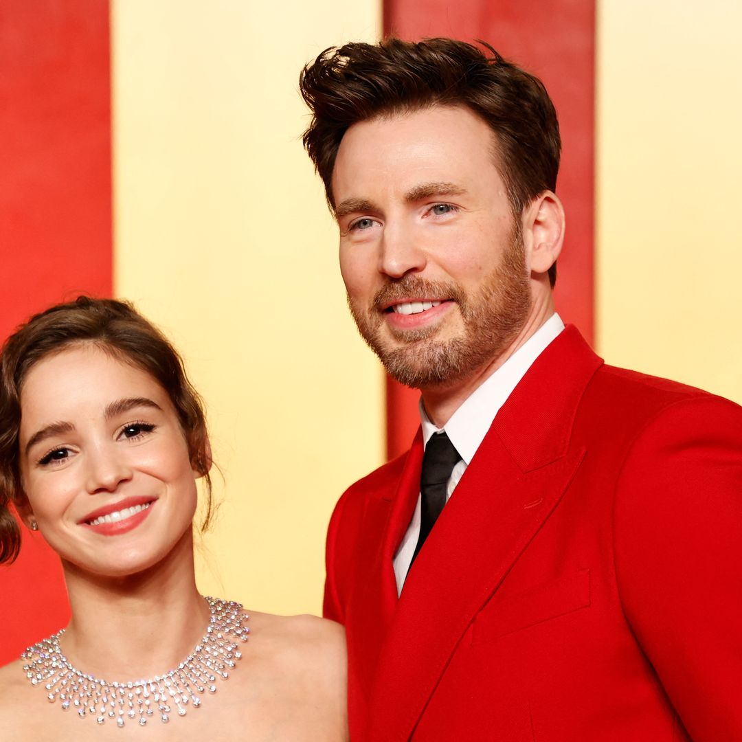 Chris Evans y Alba Baptista dan la bienvenida a su primer hijo