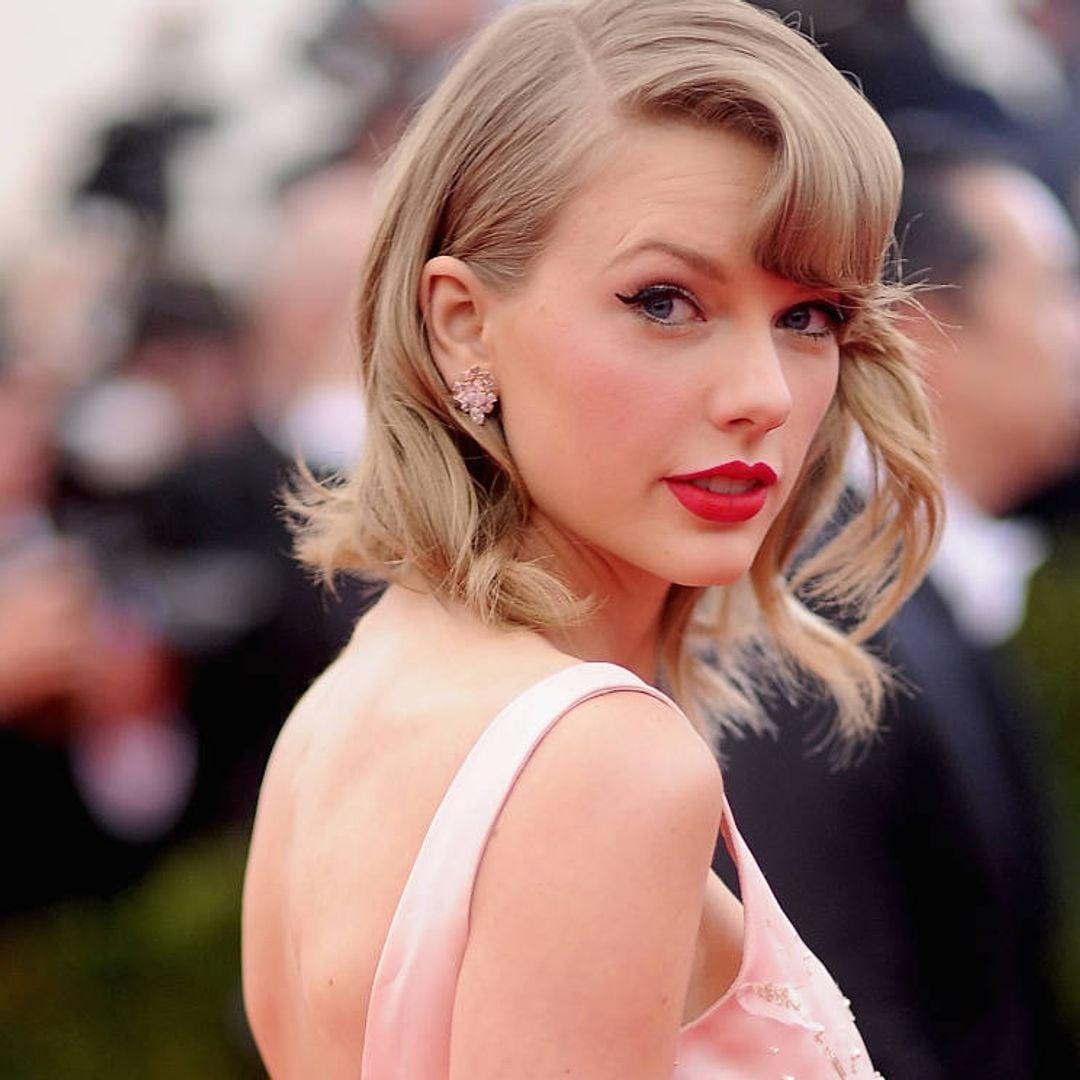 Taylor Swift 'vuelve al cole' con el peinado favorito de Bella Hadid y Emily Ratajkowski
