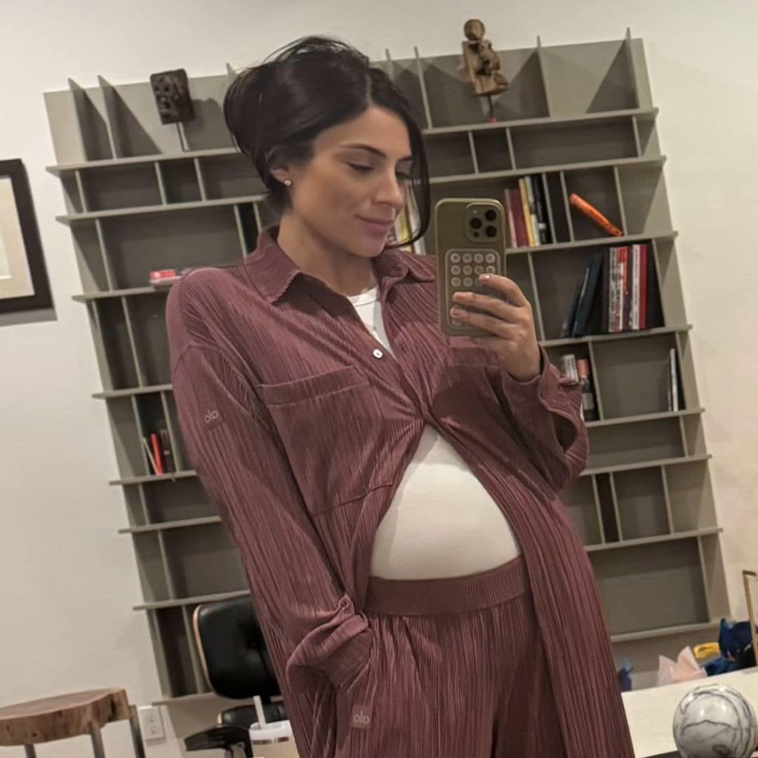 Ana Brenda Contreras con uno de sus outfits premamá