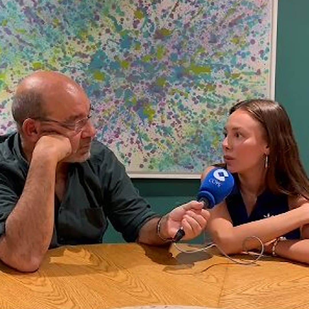 La entrevista más familiar de Ester Expósito con su tío, el periodista Ángel Expósito, y su madre como invitada