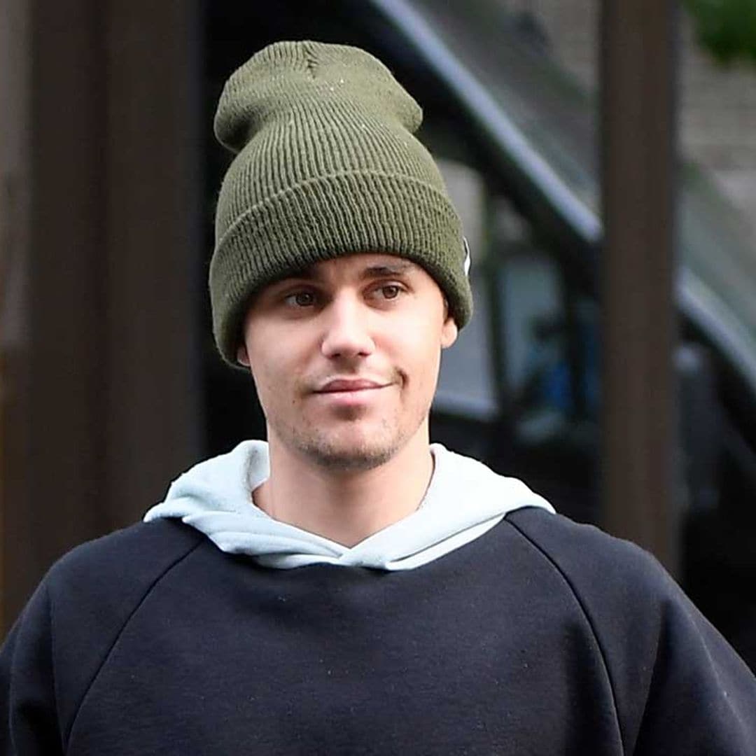 Justin Bieber se 'copia' de Selena Gomez y presume de hermana pequeña