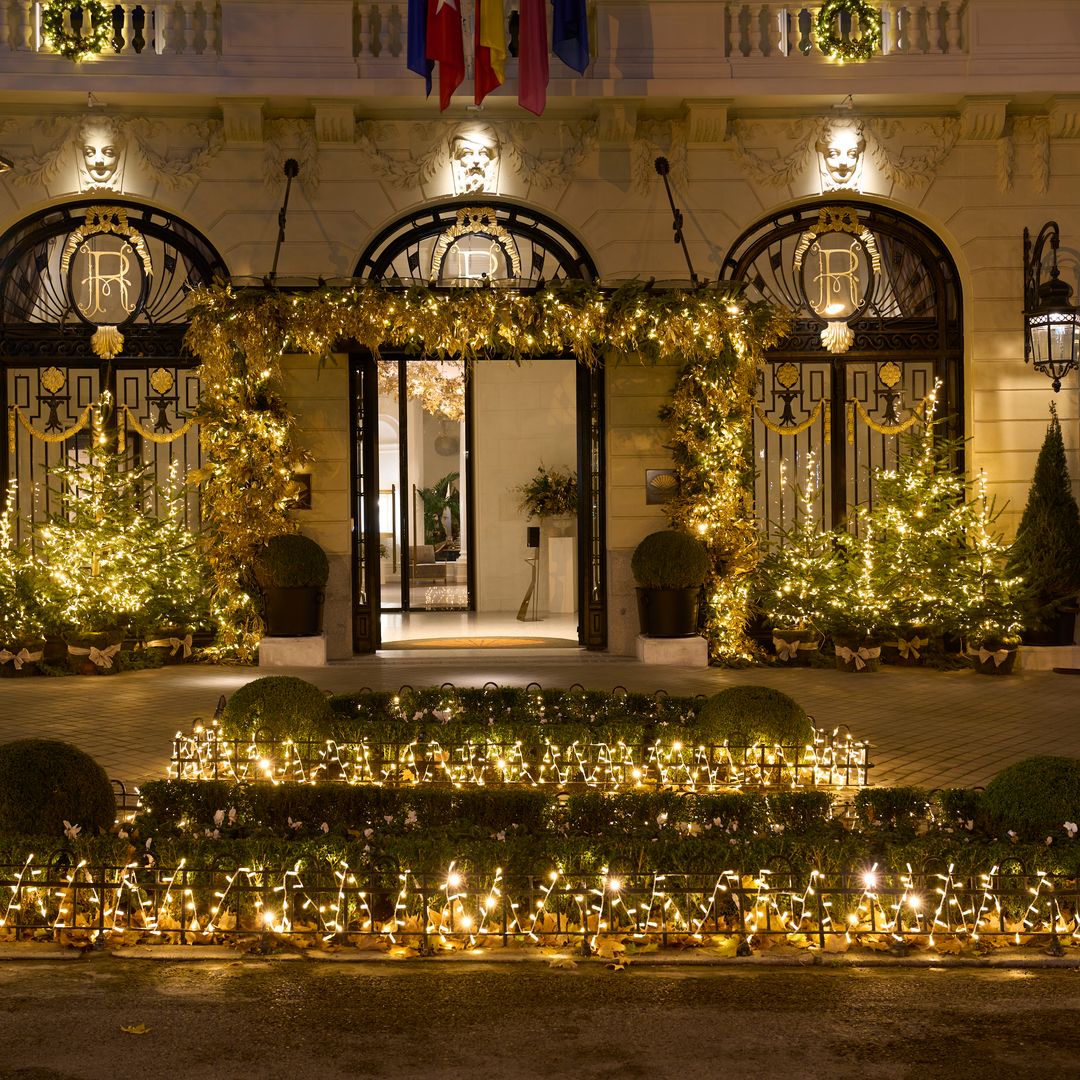 Fachada decorada de Navidad del hotel Mandarin Oriental Ritz de Madrid