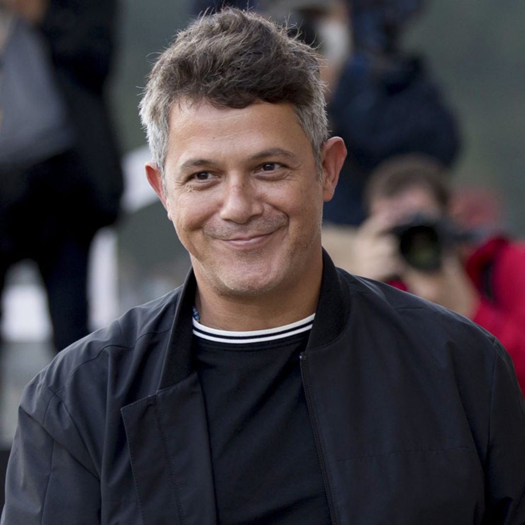 Alejandro Sanz, un padre orgulloso en la graduación de Alexander: 'Algo he hecho bien para merecer un hijo como tú'