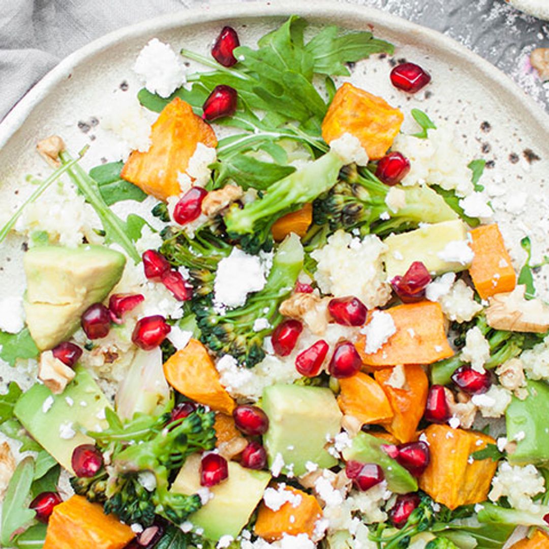 Ensalada de invierno con boniato asado, mijo y granada