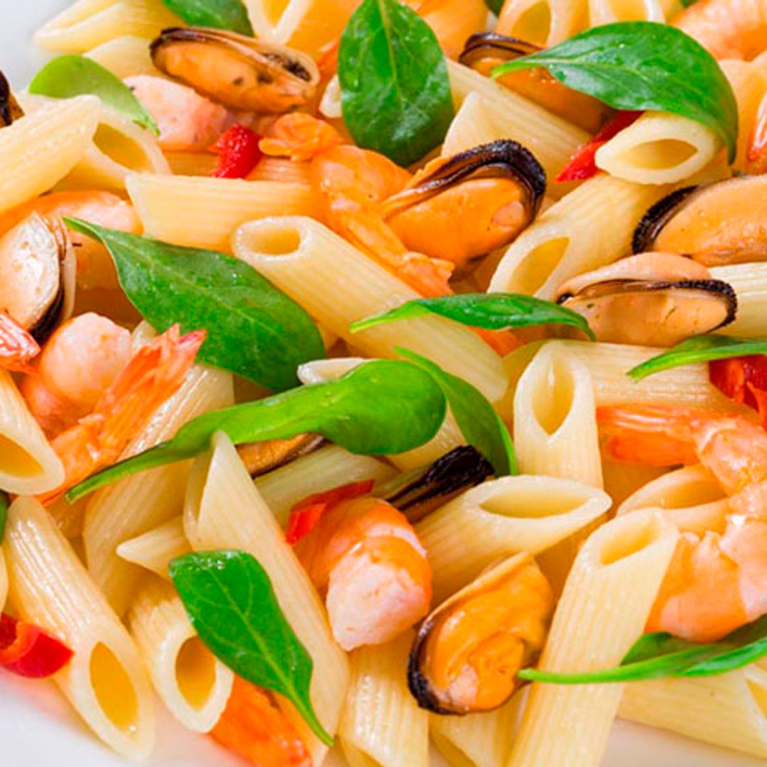 Ensalada de pasta con langostinos y mejillones