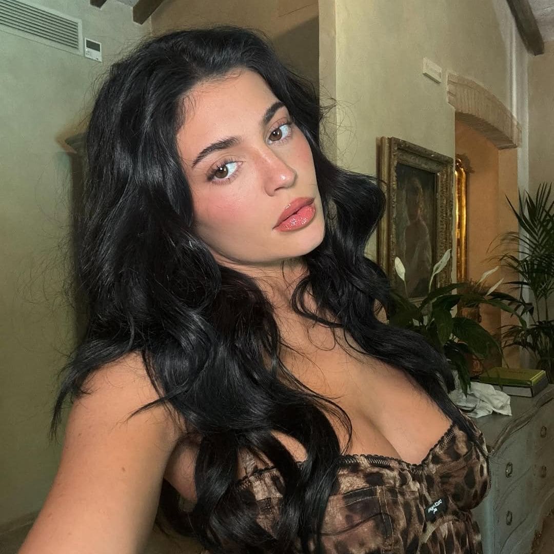 Kylie Jenner está aprovechando el verano para lanzar su nueva línea de bikinis