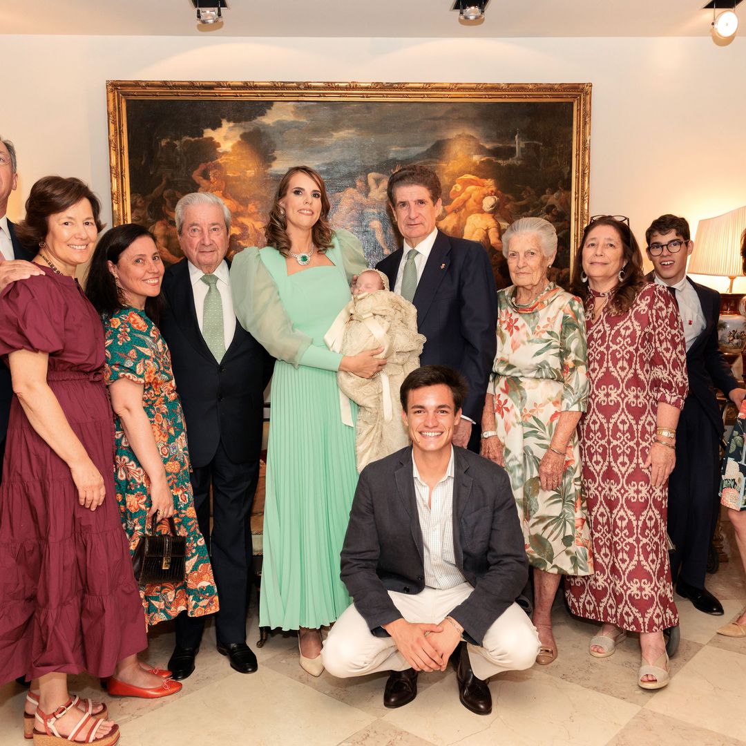La familia de Teresa Urquijo, en el bautizo del hijo de los duques de Cardona